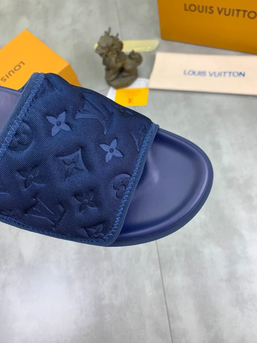 Men's shoes 💰P320 💰[New style]🆘 Original quality [LOUIS VUITTON] The popular Louis Vuitton LV men's slippers on the official website are on sale simultaneously! Original fabric imported from Italy, original factory special supply, code number: 38-44 (45 customized), many colors available
